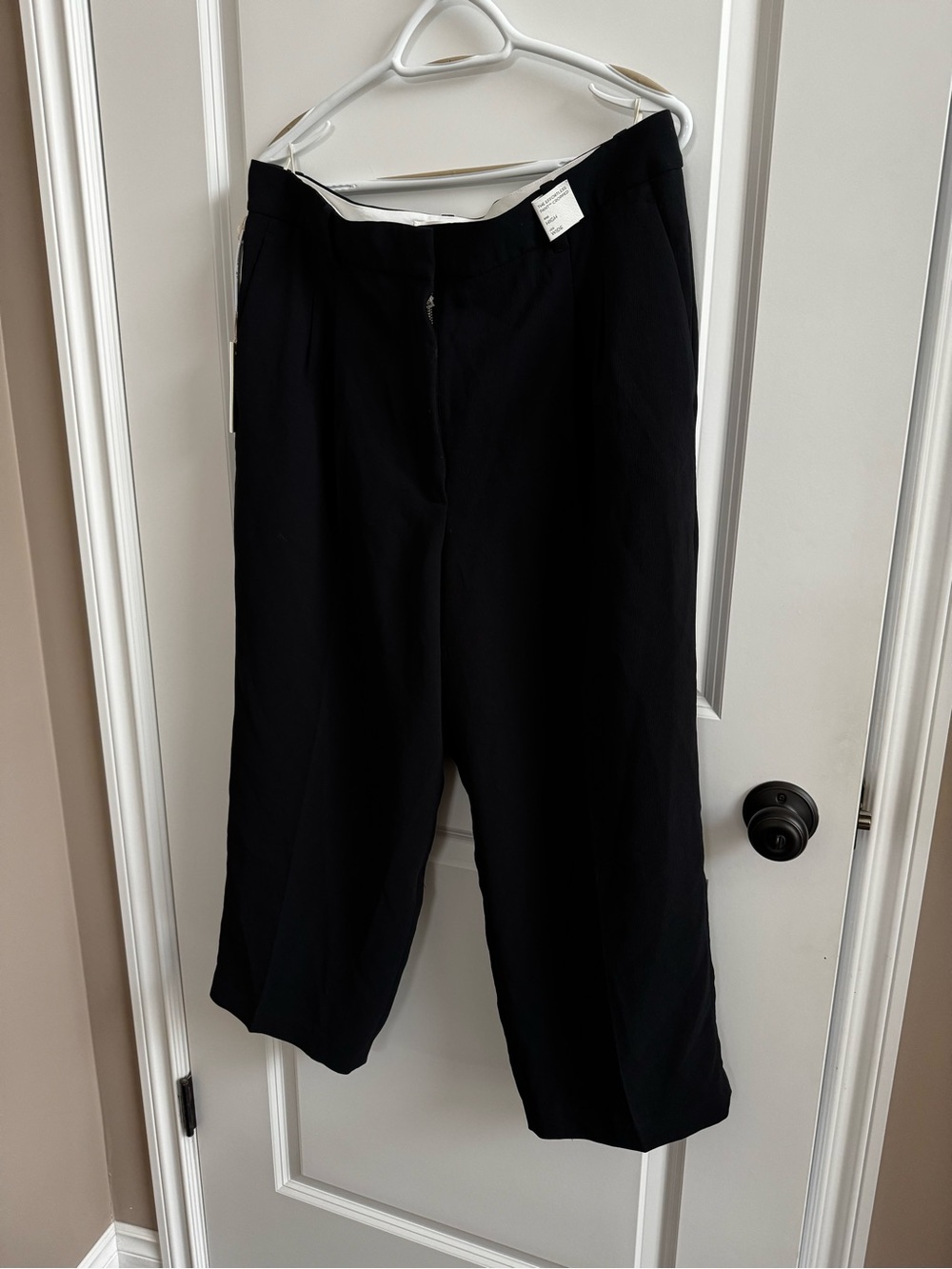 NWT Wilfred The Effortless Pant Cropped, black, size 15